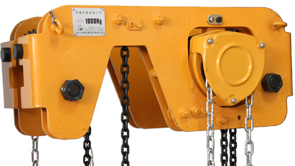 用低净空手动倒链吊重时想中途停止该怎么操作